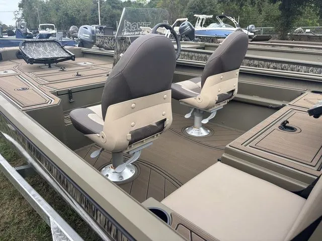 Slide: The Image of Thor 1900 Lake Hammer Side Console Elite 2026 - 12