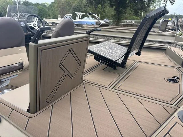 Slide: The Image of Thor 1900 Lake Hammer Side Console Elite 2026 - 13