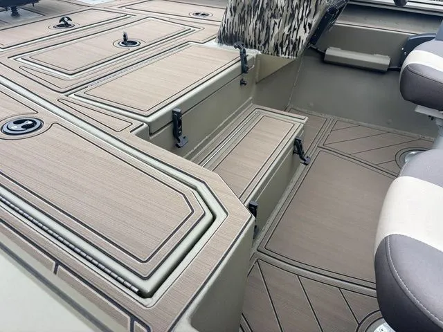 Slide: The Image of Thor 1900 Lake Hammer Side Console Elite 2026 - 14