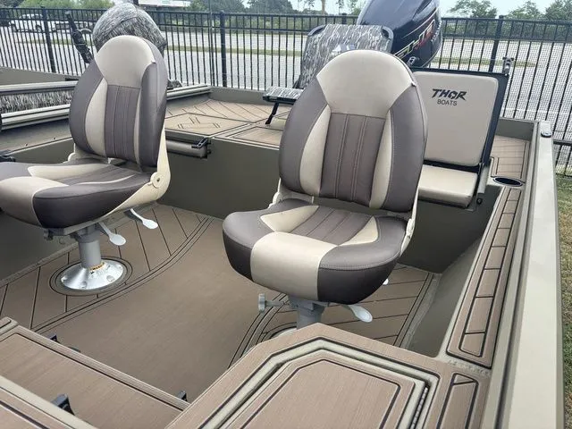 Slide: The Image of Thor 1900 Lake Hammer Side Console Elite 2026 - 16