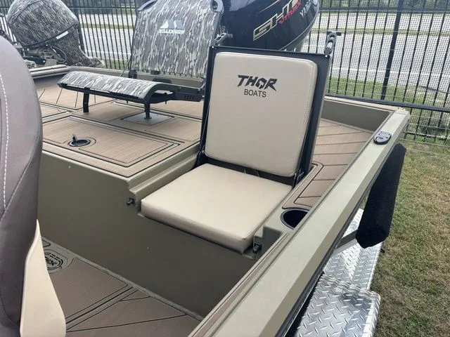 Slide: The Image of Thor 1900 Lake Hammer Side Console Elite 2026 - 19