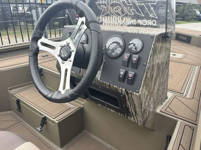 Slide: The Image of Thor 1900 Lake Hammer Side Console Elite 2026 - 20