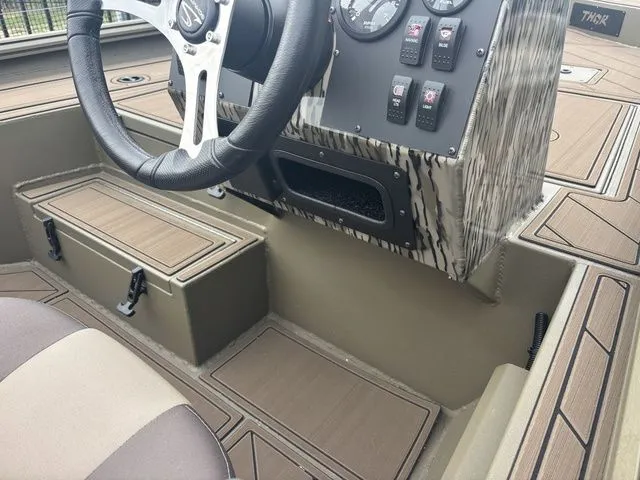 Slide: The Image of Thor 1900 Lake Hammer Side Console Elite 2026 - 21