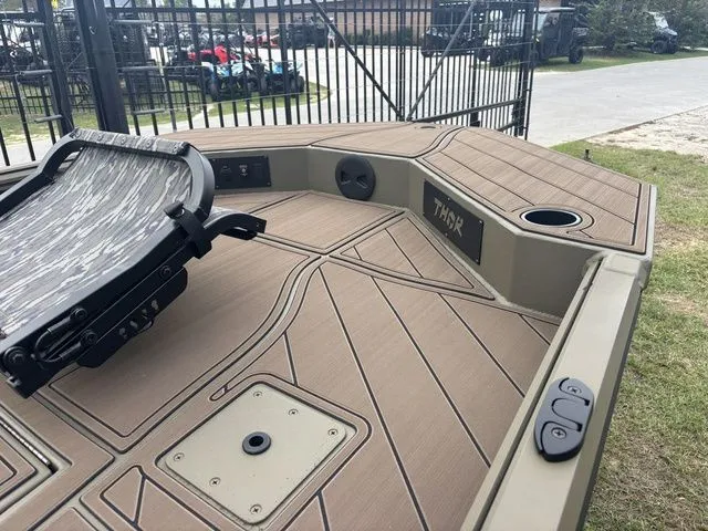 Slide: The Image of Thor 1900 Lake Hammer Side Console Elite 2026 - 24