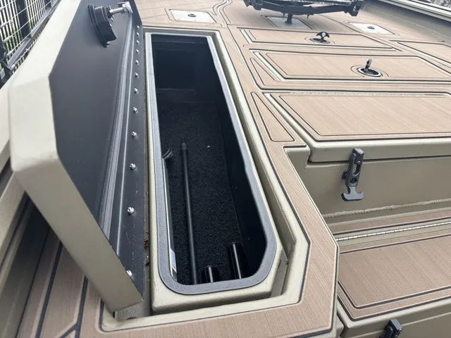 Slide: The Image of Thor 1900 Lake Hammer Side Console Elite 2026 - 25