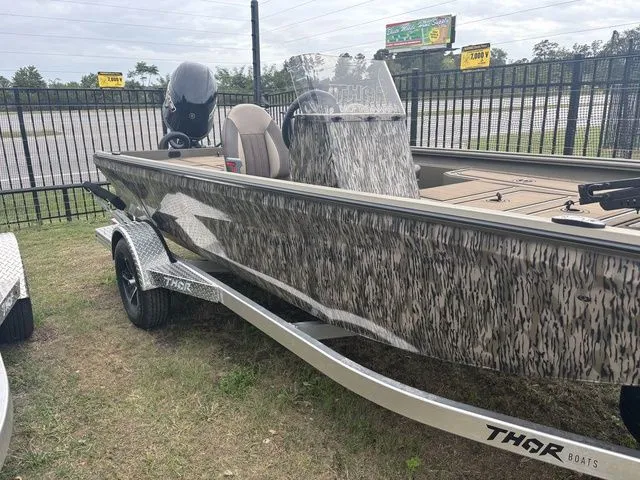 Slide: The Image of Thor 1900 Lake Hammer Side Console Elite 2026 - 3