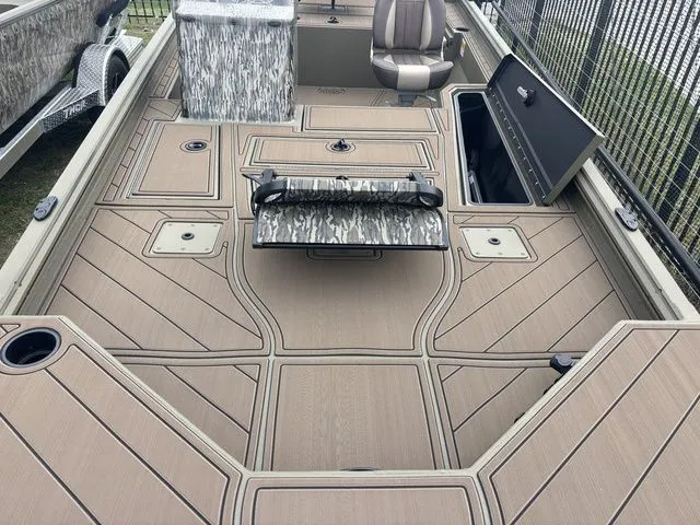 Slide: The Image of Thor 1900 Lake Hammer Side Console Elite 2026 - 32