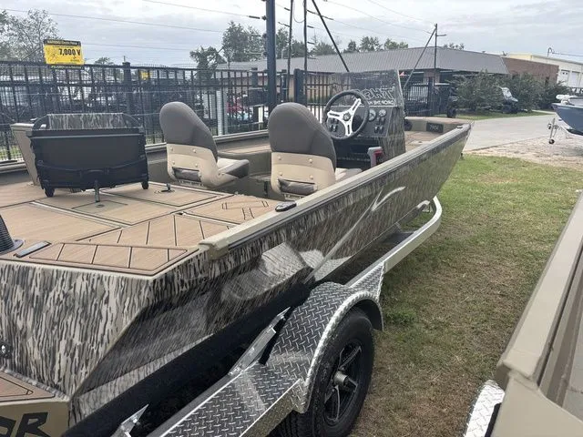 Slide: The Image of Thor 1900 Lake Hammer Side Console Elite 2026 - 4