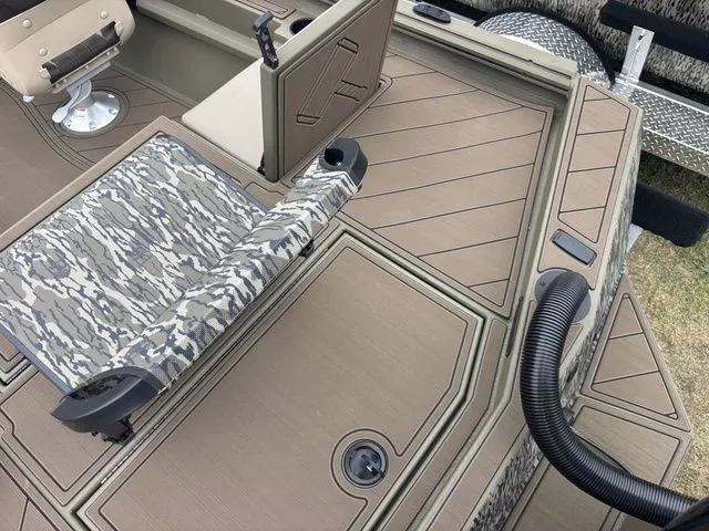 Slide: The Image of Thor 1900 Lake Hammer Side Console Elite 2026 - 41