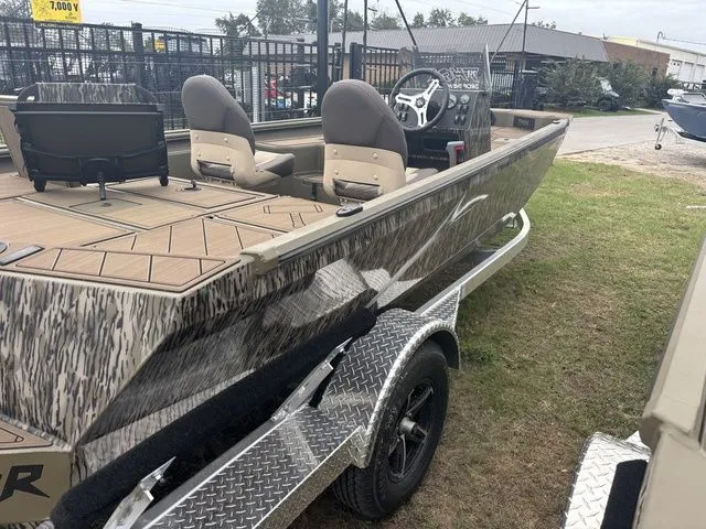 Slide: The Image of Thor 1900 Lake Hammer Side Console Elite 2026 - 7