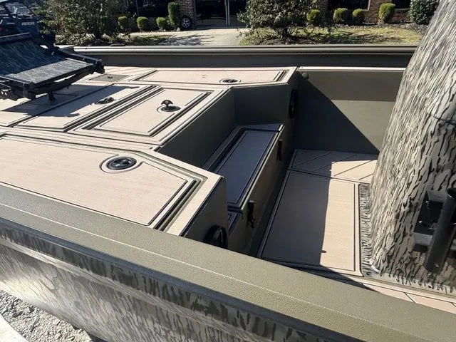 Slide: The Image of Thor 1900 Lake Hammer Center Console Elite 2026 - 11