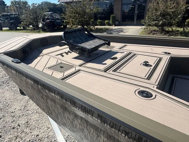 Slide: The Image of Thor 1900 Lake Hammer Center Console Elite 2026 - 12