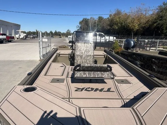 Slide: The Image of Thor 1900 Lake Hammer Center Console Elite 2026 - 13