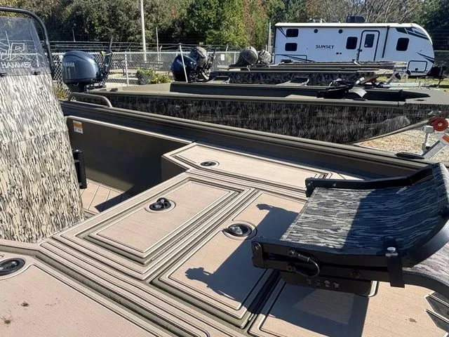 Slide: The Image of Thor 1900 Lake Hammer Center Console Elite 2026 - 16