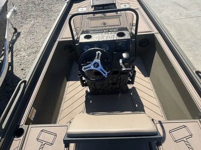 Slide: The Image of Thor 1900 Lake Hammer Center Console Elite 2026 - 20