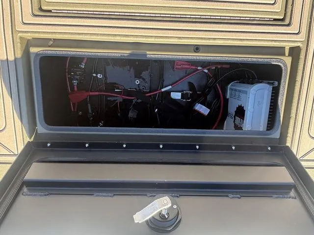 Slide: The Image of Thor 1900 Lake Hammer Center Console Elite 2026 - 23