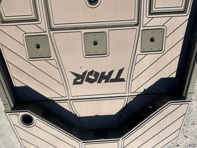 Slide: The Image of Thor 1900 Lake Hammer Center Console Elite 2026 - 24