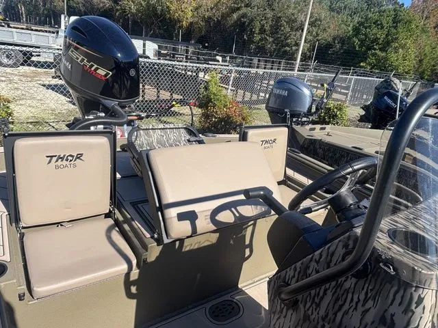 Slide: The Image of Thor 1900 Lake Hammer Center Console Elite 2026 - 25