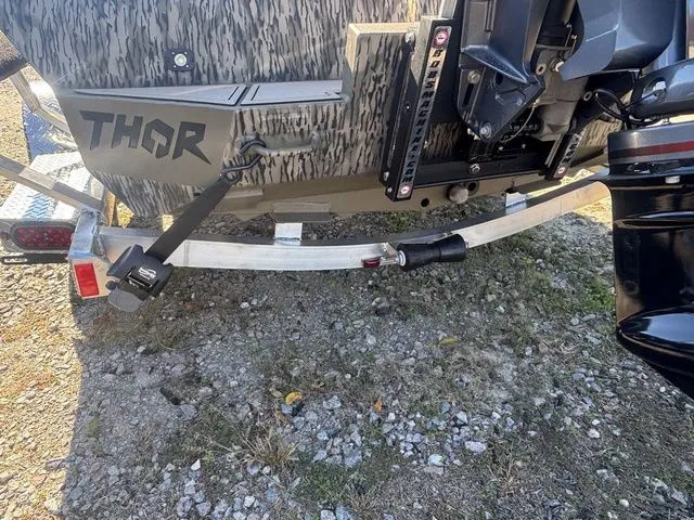 Slide: The Image of Thor 1900 Lake Hammer Center Console Elite 2026 - 31