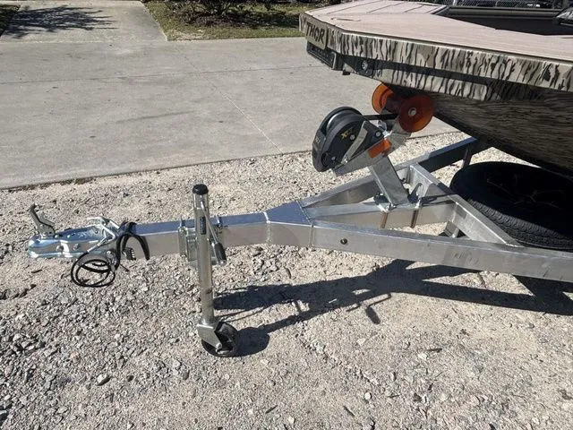 Slide: The Image of Thor 1900 Lake Hammer Center Console Elite 2026 - 32