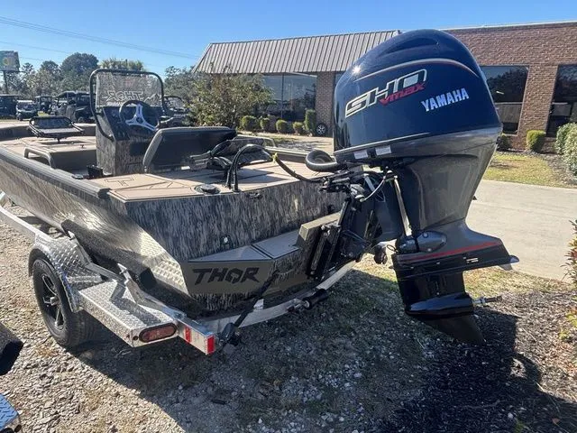 Slide: The Image of Thor 1900 Lake Hammer Center Console Elite 2026 - 4