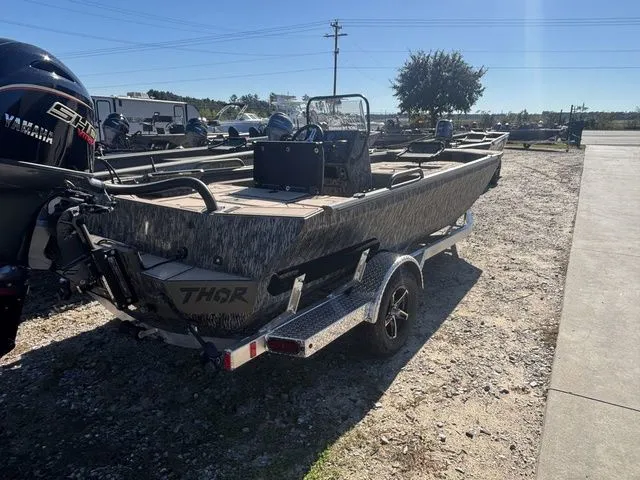 Slide: The Image of Thor 1900 Lake Hammer Center Console Elite 2026 - 6