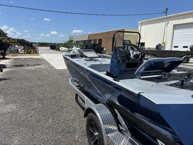 Slide: The Image of Thor 1900 Lake Hammer Center Console Elite 2026 - 12