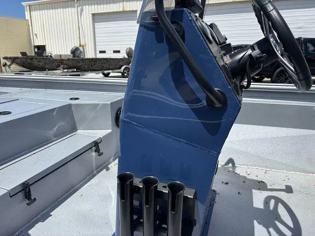 Slide: The Image of Thor 1900 Lake Hammer Center Console Elite 2026 - 14