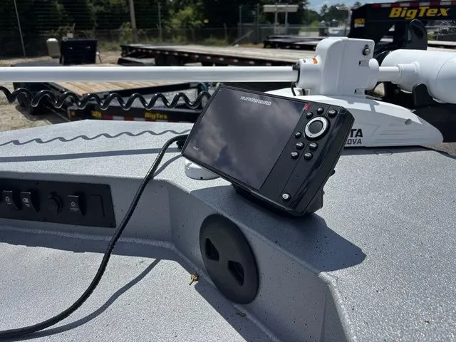 Slide: The Image of Thor 1900 Lake Hammer Center Console Elite 2026 - 18