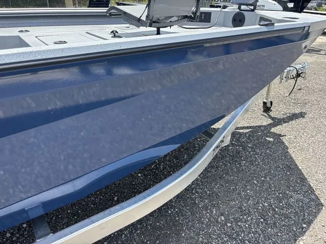 Slide: The Image of Thor 1900 Lake Hammer Center Console Elite 2026 - 25