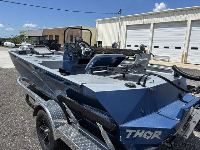 Slide: The Image of Thor 1900 Lake Hammer Center Console Elite 2026 - 9