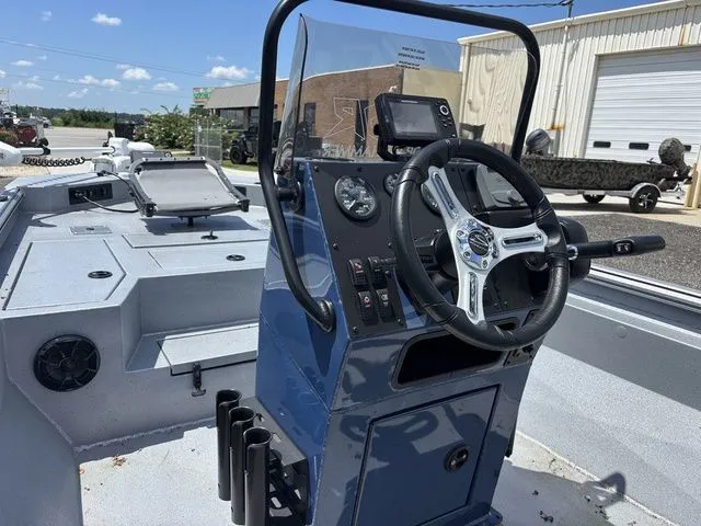 Slide: The Image of 2026 Thor Lake Hammer boat with Humminbird navigation system. - 11