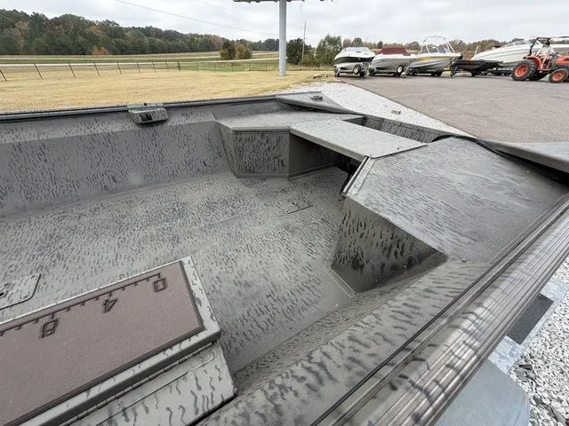 Slide: The Image of War Eagle 860LDV 2026 - 7