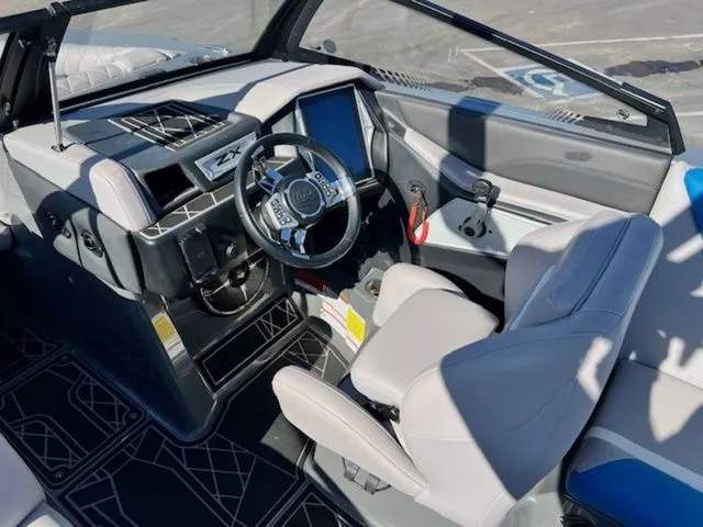 Slide: The Image of Tigé 23ZX 2022 - 12