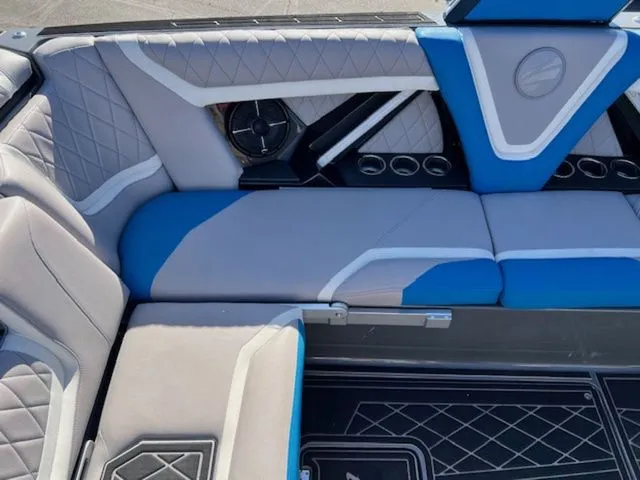 Slide: The Image of Tigé 23ZX 2022 - 14