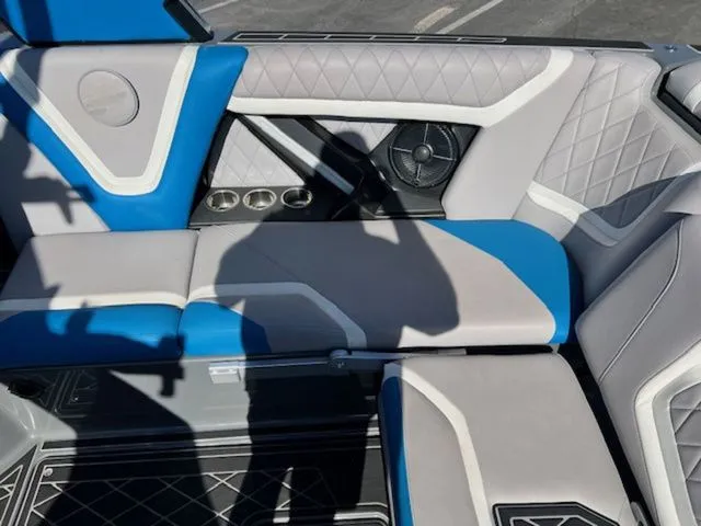 Slide: The Image of Tigé 23ZX 2022 - 16