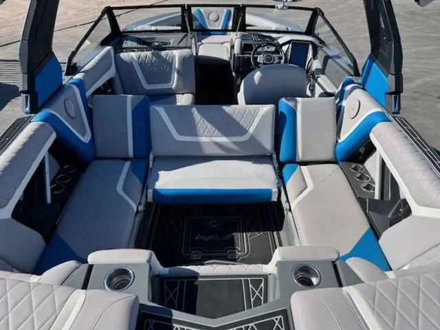 Slide: The Image of Tigé 23ZX 2022 - 17