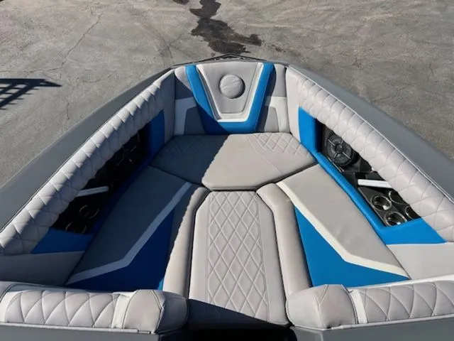 Slide: The Image of Tigé 23ZX 2022 - 18