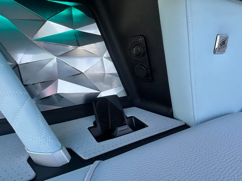 Slide: The Image of Nautique Super Air Nautique G25 Paragon 2026 - 23