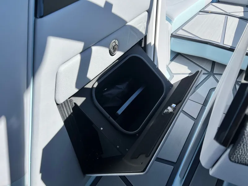 Slide: The Image of Nautique Super Air Nautique G25 Paragon 2026 - 39