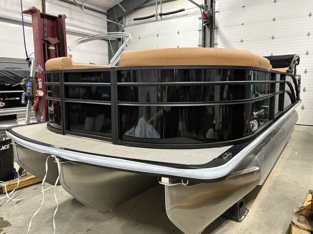 Slide: The Image of Harris Cruiser 210 2026 - 3