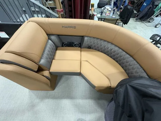 Slide: The Image of Harris Cruiser 210 2026 - 5