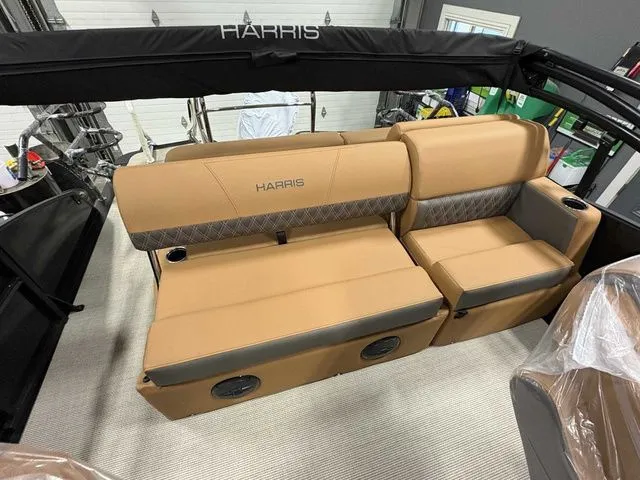 Slide: The Image of Harris Cruiser 210 2026 - 7