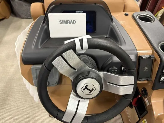 Slide: The Image of Harris Cruiser 210 2026 - 8