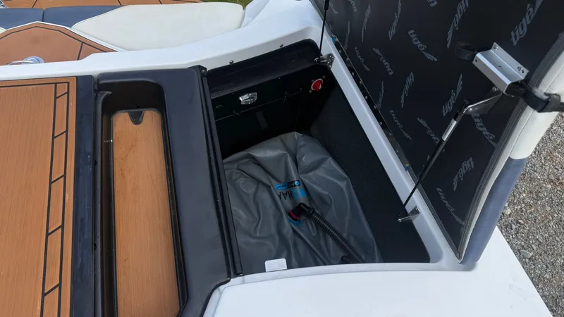 Slide: The Image of Tigé R21 2019 - 23