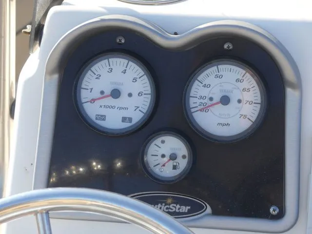 Slide: The Image of NauticStar 19 XS 2018 - 16