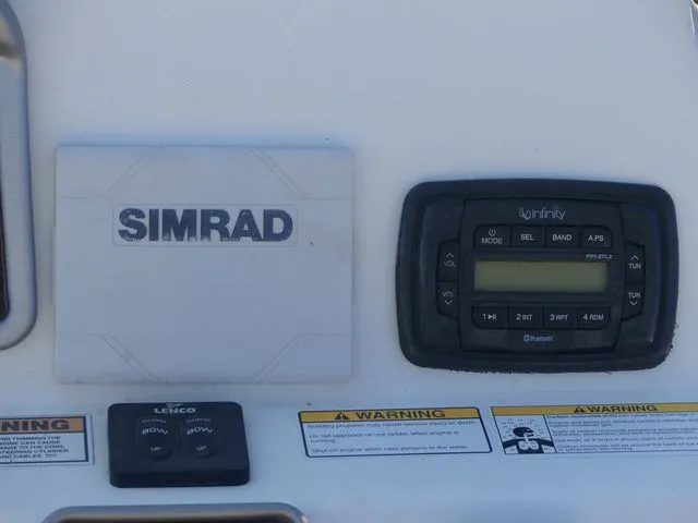 Slide: The Image of NauticStar 19 XS 2018 - 17