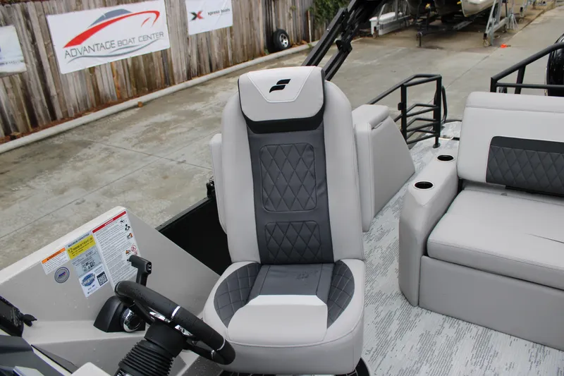 Slide: The Image of Captain's seat of 2026 Starcraft SLS 3 Q DH boat at Advantage Boat Center. - 10