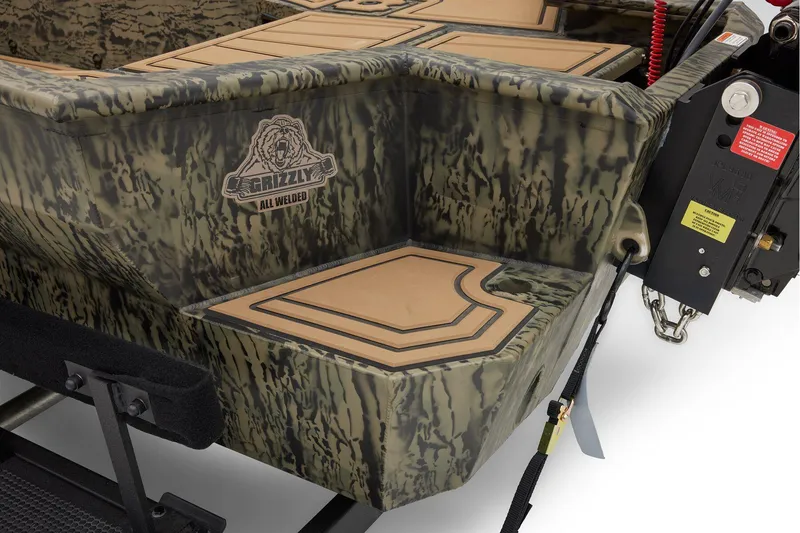 Slide: The Image of Camouflage detail on 2026 Tracker Grizzly 1650 T Prairie Wings Edition boat. - 21