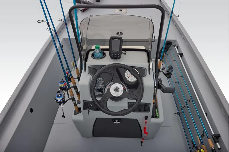 Slide: The Image of Minn Kota Maxxum motor on 2026 Tracker Bass Tracker Classic CC boat. - 28